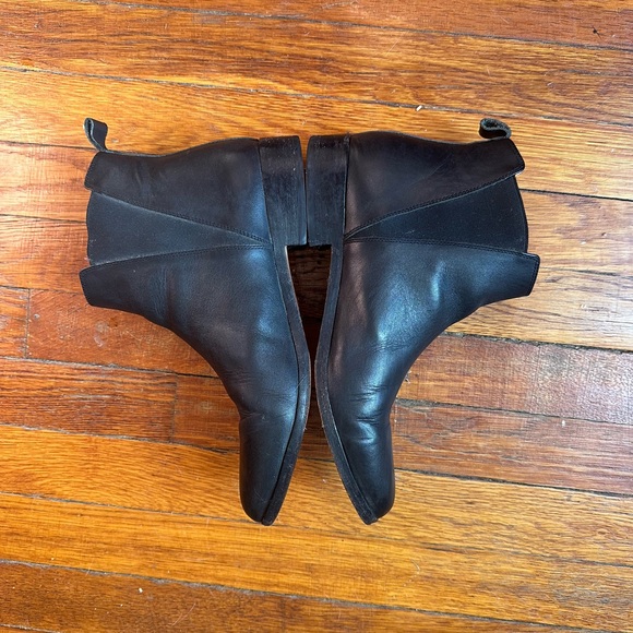 Eva Everyday Chelsea Boot - Picture 4 of 7